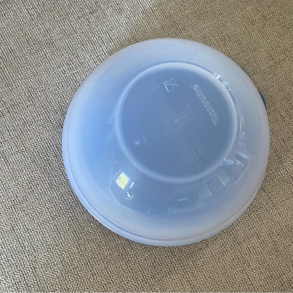 New Tupperware Mixing Bowl Clear W Lid Blue 7 1/2cups - Picture 2 of 2